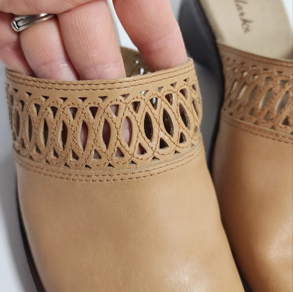 Clarks laser-cut tan leather slip-on mules womens size 9 - Picture 7 of 14